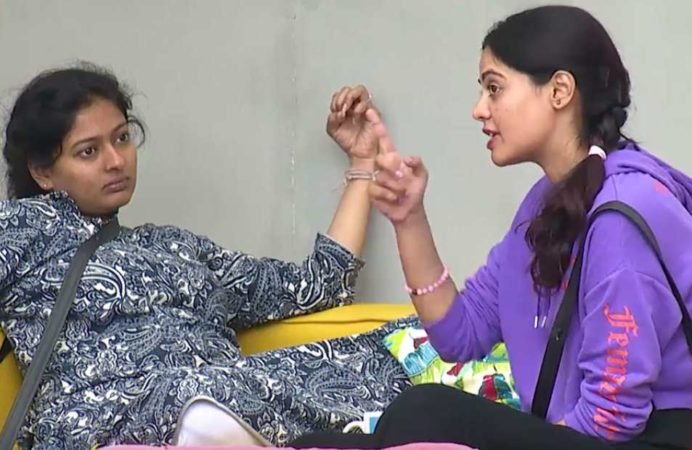 Bigg Boss Tamil - Bindu Madhavi questions Gayathri on Bharani's episode